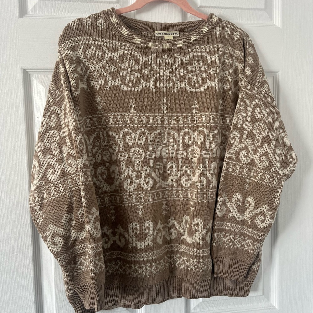 Light brown patterned knit sweater
Vintage